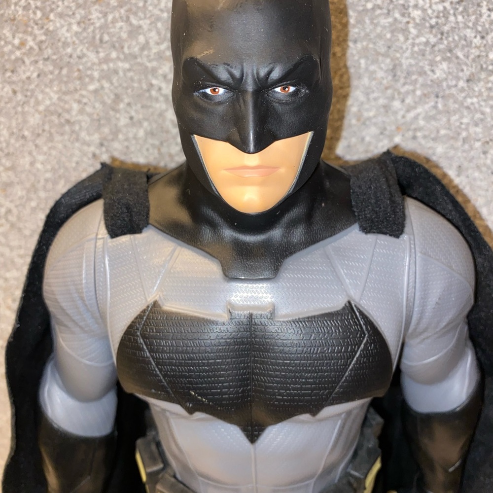 Batman Action Figure - Picture 2 of 10